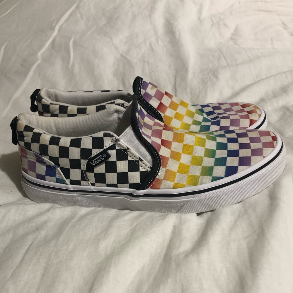 Vans women’s size 5 slip on sneakers.